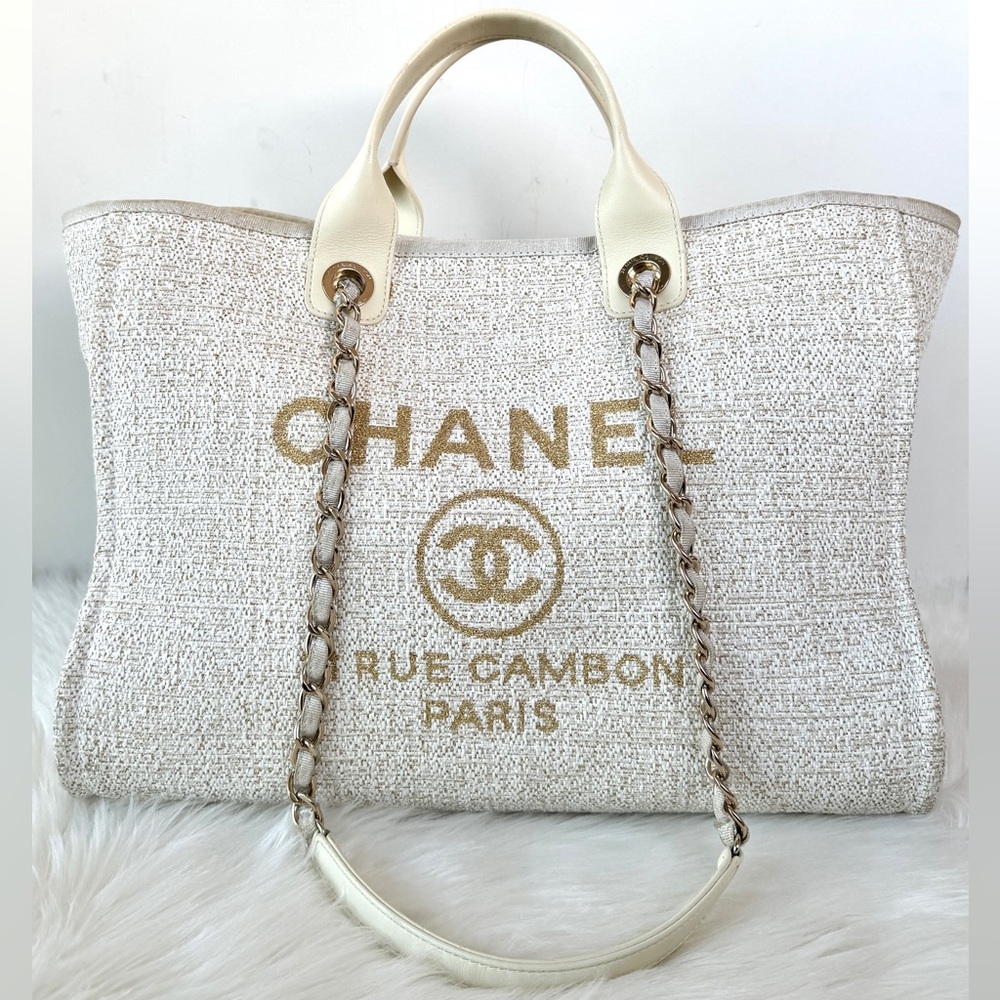 Large Chanel Boucle Deauville